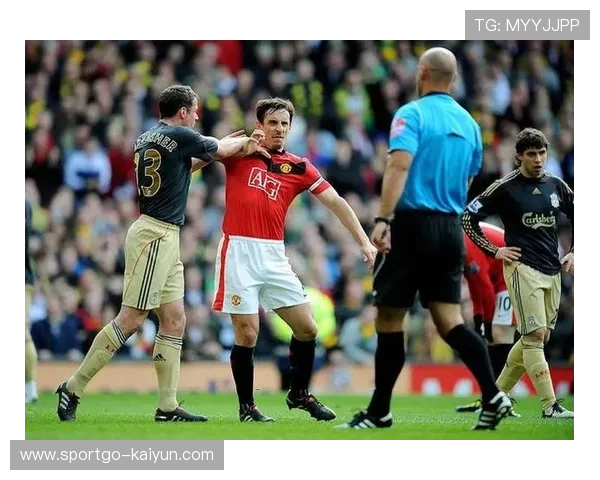 内维尔谈利物浦前景：欧冠资格可期，但难达上季高度