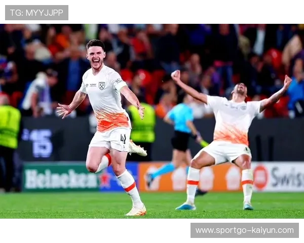 切尔西半场0-2落后西汉姆联，鲍恩诡异传射破门